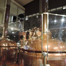 お土産コーナーの隣　大きなポットスチル