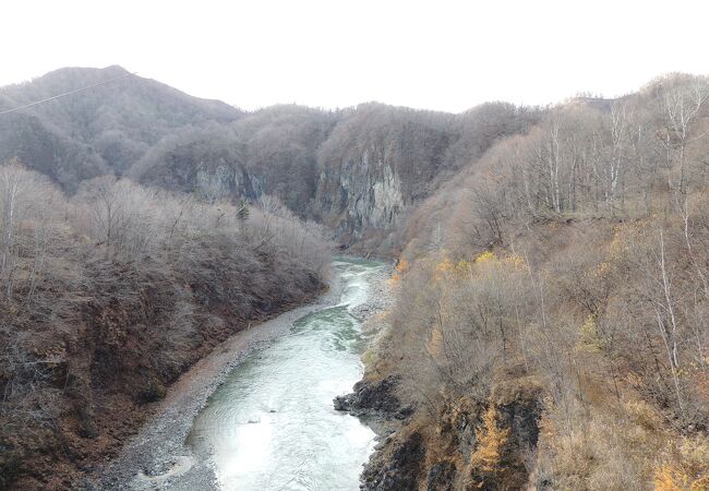 日高山脈の麓を流れる美しい渓谷