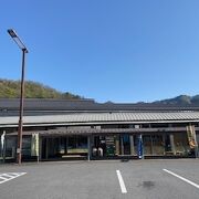 地域の特産品等、手ごろな値段で販売されている。