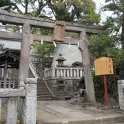 静かな神社で