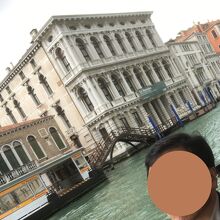 ヴァポレット停留所の隣