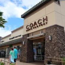 目立つ所にあるCOACH店舗