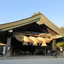 拝殿とか本殿と間違えそうなくらい大きいです