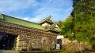 Small museum where you can view Japanese art, tea ceremony rooms on the second floor, but you can not use them