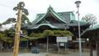 重厚な建築の帝釈天ご本堂