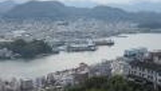 展望台からの見晴らしと、人気の柑橘系ソフトクリーム