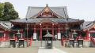 尾張四観音の一つである甚目寺観音、重厚な本堂、山門、三重塔などを有し規模は最大