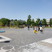 今では住宅街の中のオアシス的な公園に