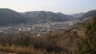 高梁の街を一望できます。