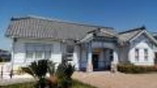 マリンカラーの昭和建築