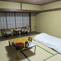 布団は初めから敷かれていました。ボアの毛布も挟まっています