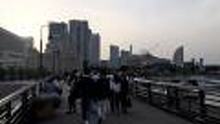 高架式の遊歩道