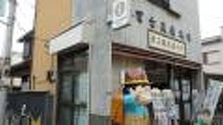 柴又駅前の案内所