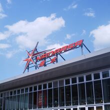 出来た当初はカメラを、構える人が大勢いました。