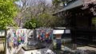 鮮やかな千羽鶴が印象的でした