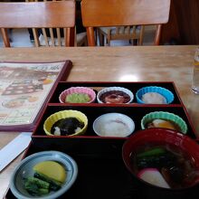 餅御膳１１００円。