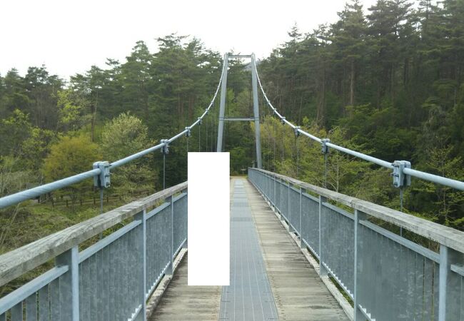 スリルと絶景をゆったり楽しめる東北最長の吊り橋です