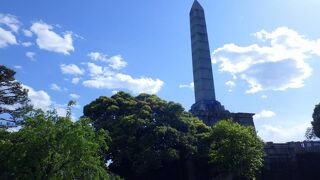 石柱が高くそびえていました