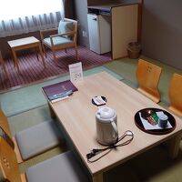 8畳和室です。畳の香りが漂います