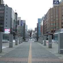 札幌駅前からまっすぐに伸びています