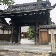 桶狭間の戦いの後、信長が境内で義元他の首実検をしたと伝わる寺