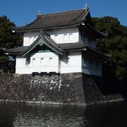 皇居・江戸城散策で二重橋から大手門に向かう途中、桜田二重櫓を通りました