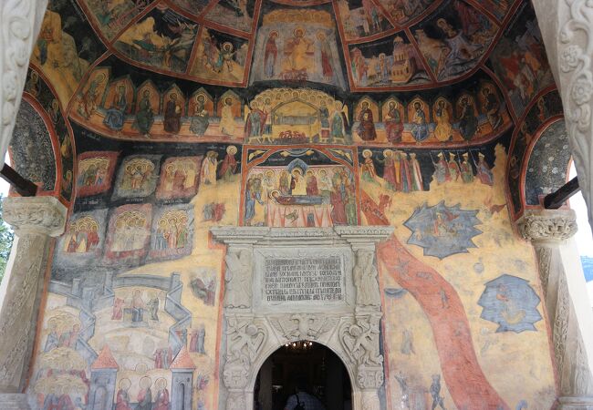 古い教会のフレスコ画がすごい