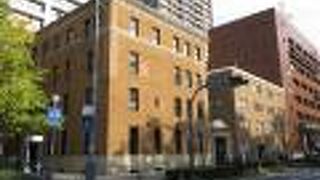 横浜公園前にあるレトロ建築物