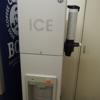 無料のアイスサーバー　電子レンジもあります