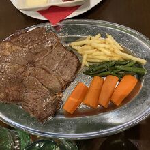 ダイナソー1ポンドステーキ：2980円