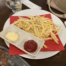 山盛りポテトフライ：480円