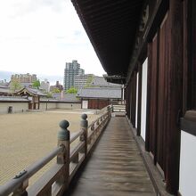 前殿の回廊