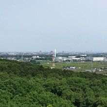 南東方向には、霞んでいますが、スカイツリーも見えました