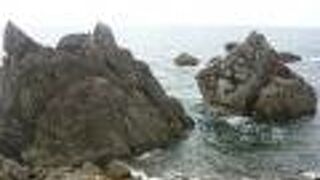 日本全国によくある夫婦岩の一つ