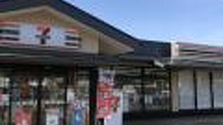 立川パーキングエリアはコンビニも併設になってます。