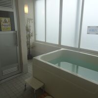 展望浴室・入って左側はサウナと激冷水風呂。
