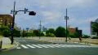 橋の下は神田川