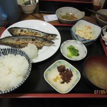 焼き魚（サンマ塩焼き）定食