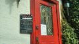 赤と白のコントラストが可愛らしい