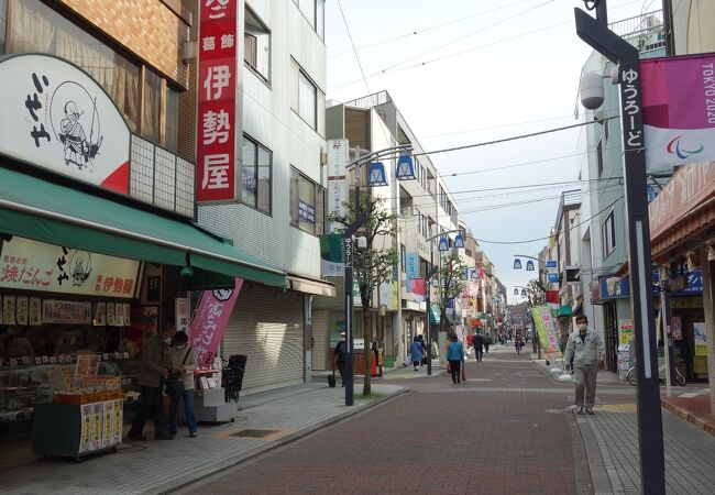 庶民的な雰囲気が好印象の商店街