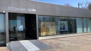 コンサートで着た衣装などが展示