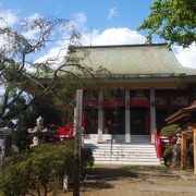 駅名にもなっており、歴史のある寺院。