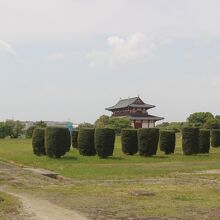 大極殿と直結していた内裏跡。