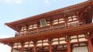 平城宮の入口にあたる壮麗な門