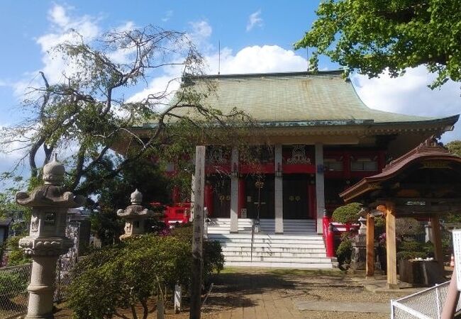 駅名にもなっており、歴史のある寺院。