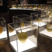 宝石のような梨の陳列