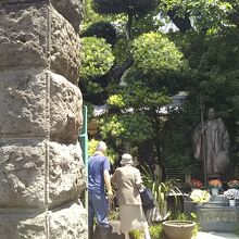 大師さんがお出迎え