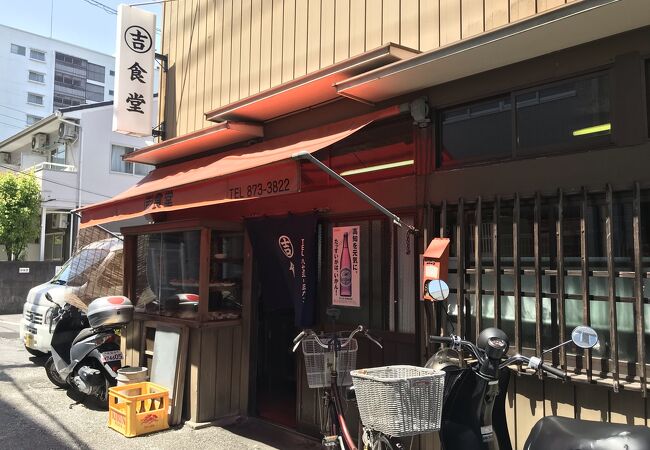 ひろめ市場すぐの路地裏名店、まるよし食堂