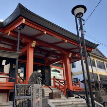 石虎がいる本堂