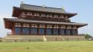 朱雀門からはめっちゃ遠い